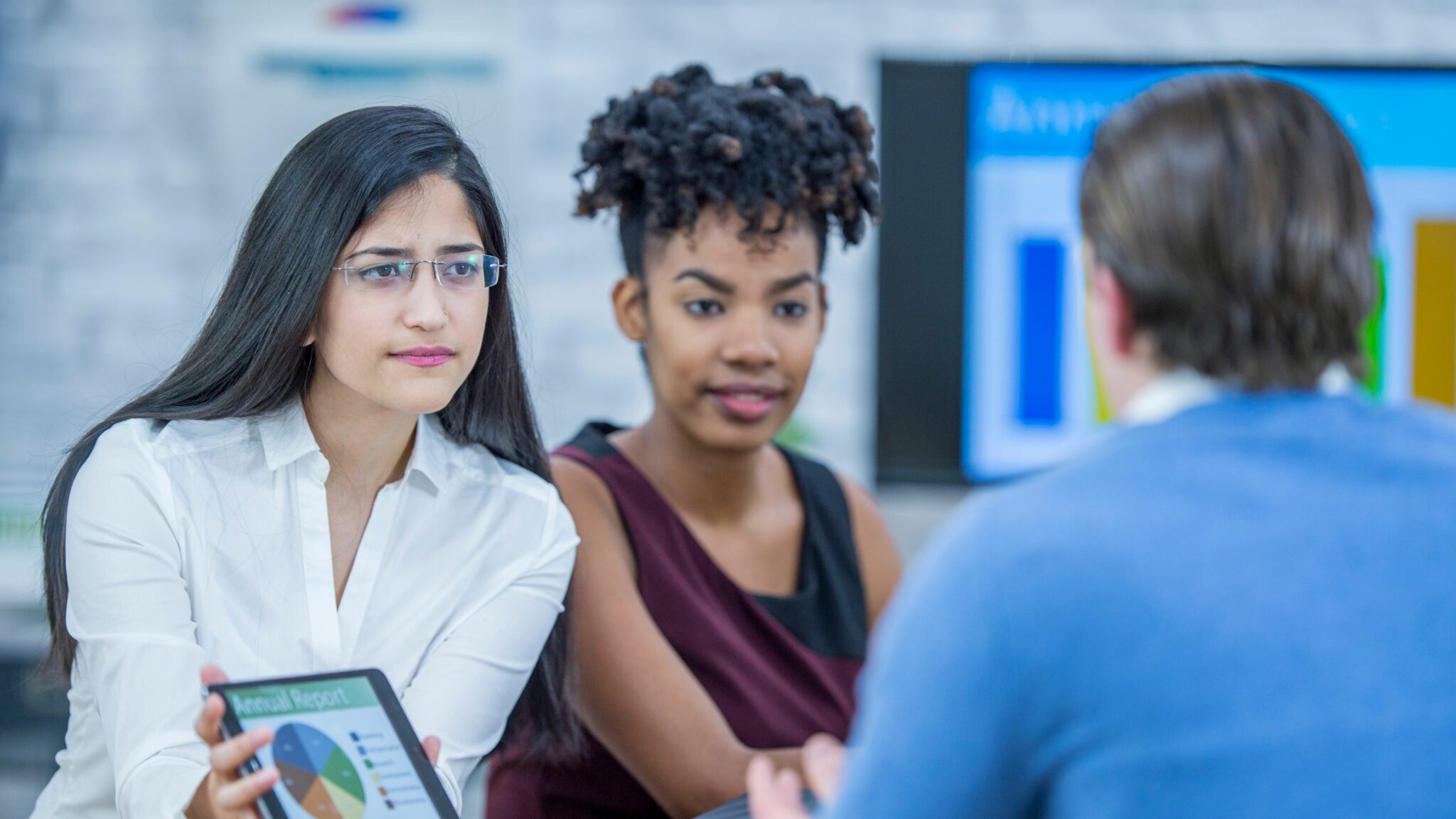 Read more about the article Office Administrator’s Guide to Booking a Professional Interpreter